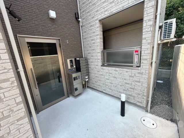 22/30 エントランス