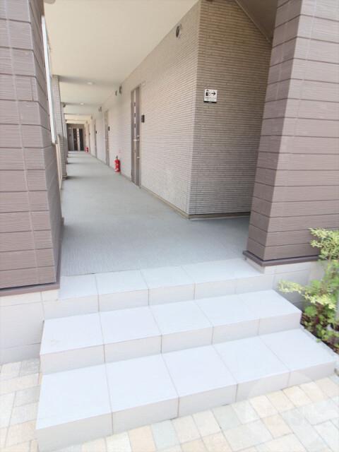 22/30 エントランス