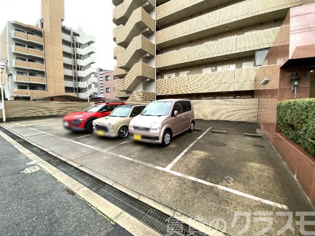 22/27 駐車場