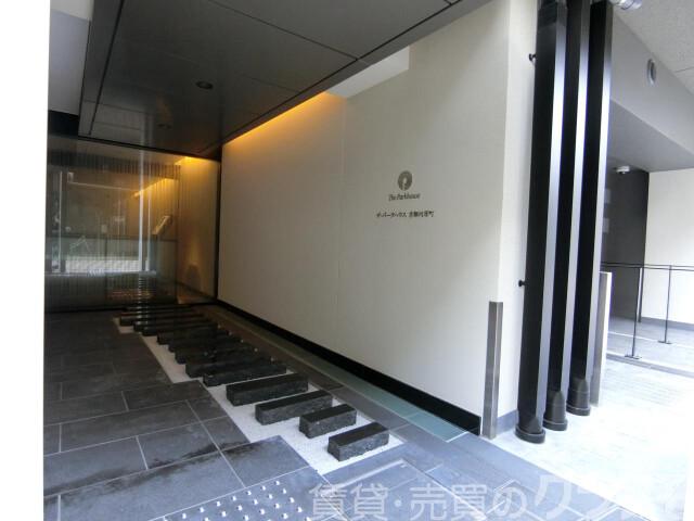 28/30 エントランス