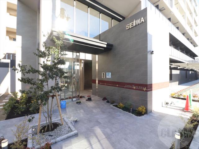 22/30 エントランス