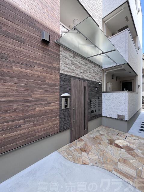 18/27 エントランス