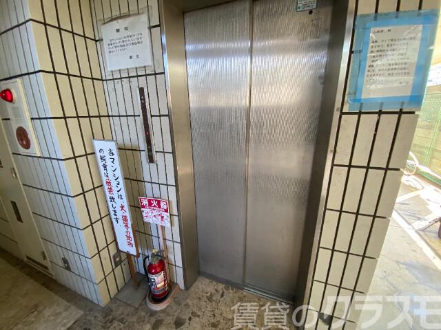 18/21 エントランス