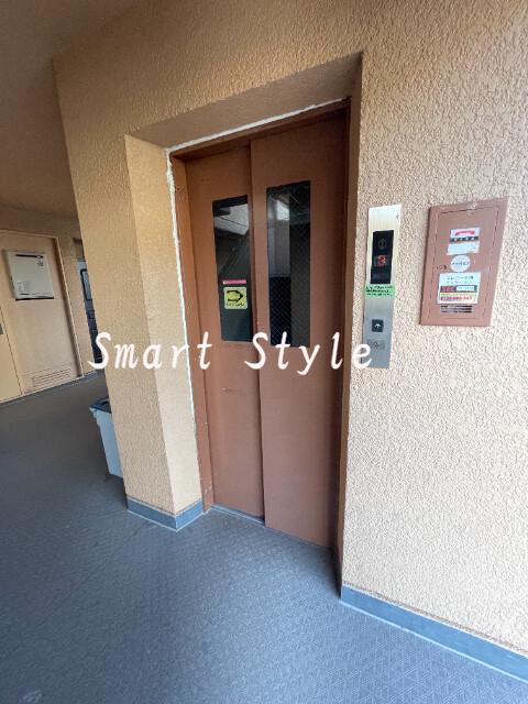 28/30 エントランス