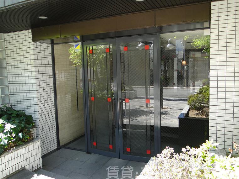 28/30 エントランス