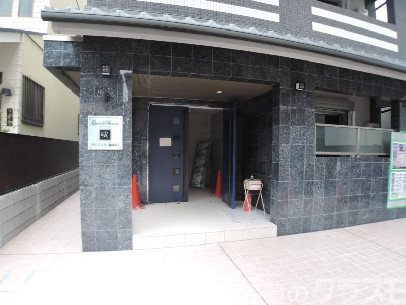 30/30 エントランス