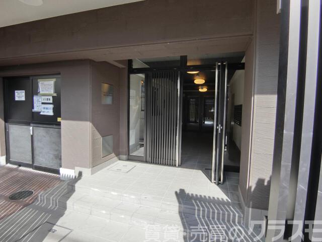 28/30 エントランス