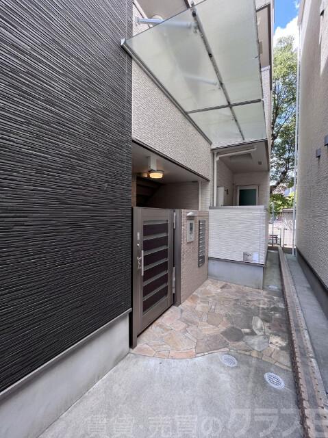 18/23 エントランス