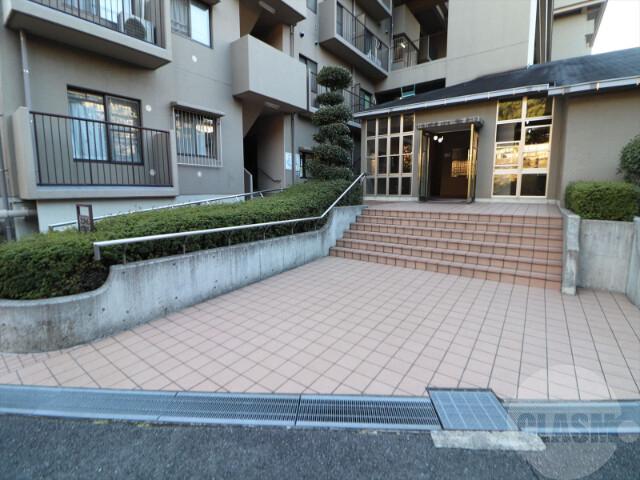 22/29 エントランス