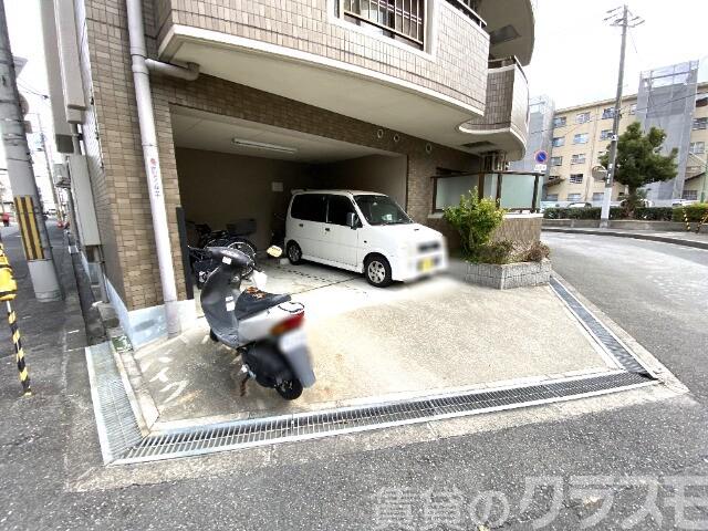 22/28 エントランス