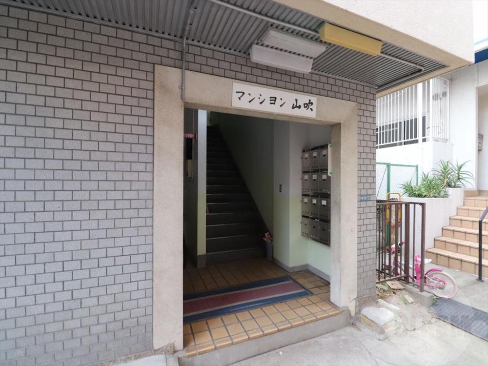 22/30 エントランス