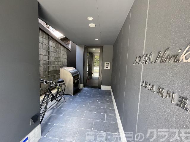 28/30 エントランス