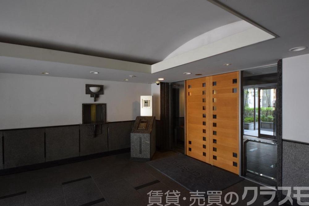 28/30 エントランス