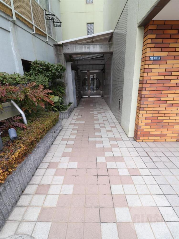 23/30 エントランス