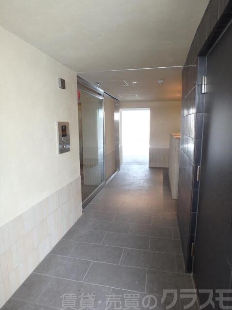 19/30 エントランス