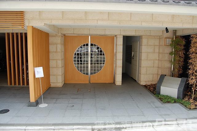 28/30 エントランス