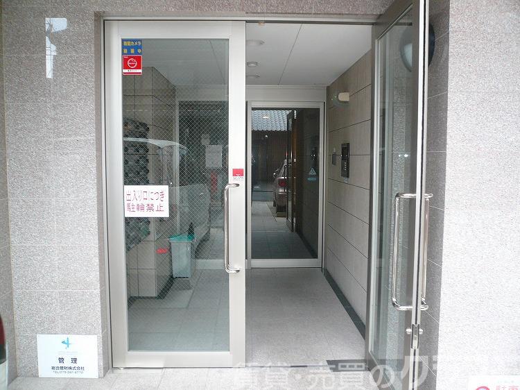 28/30 エントランス