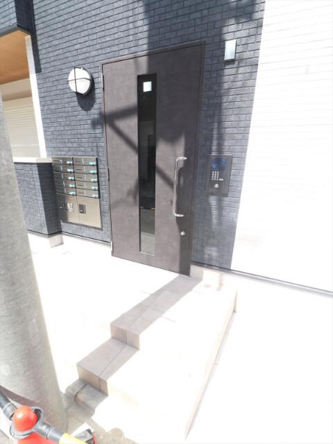 22/28 エントランス