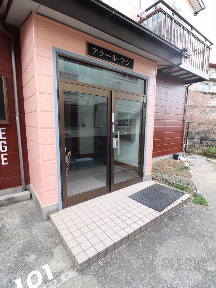 23/30 エントランス