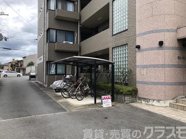 27/30 エントランス