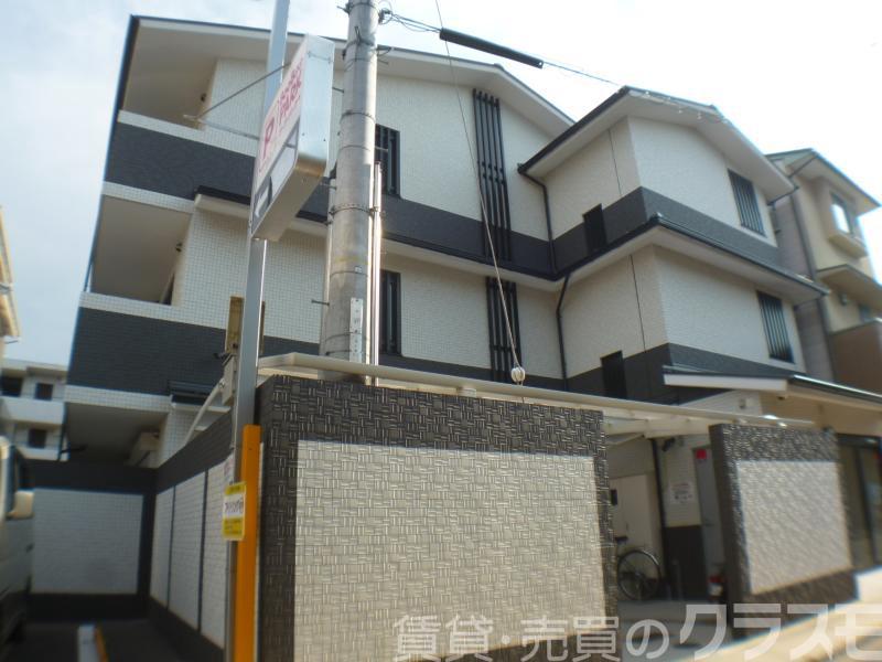 30/30 エントランス