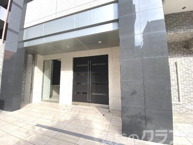 23/28 エントランス