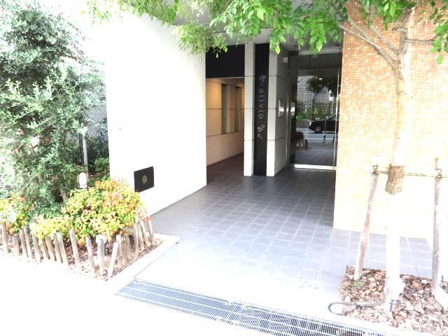 23/28 エントランス