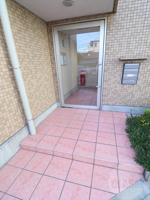 22/30 エントランス