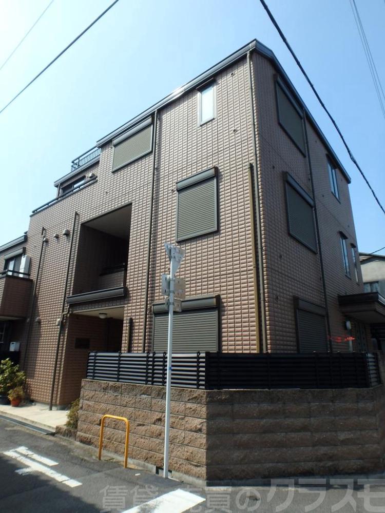 18/28 エントランス