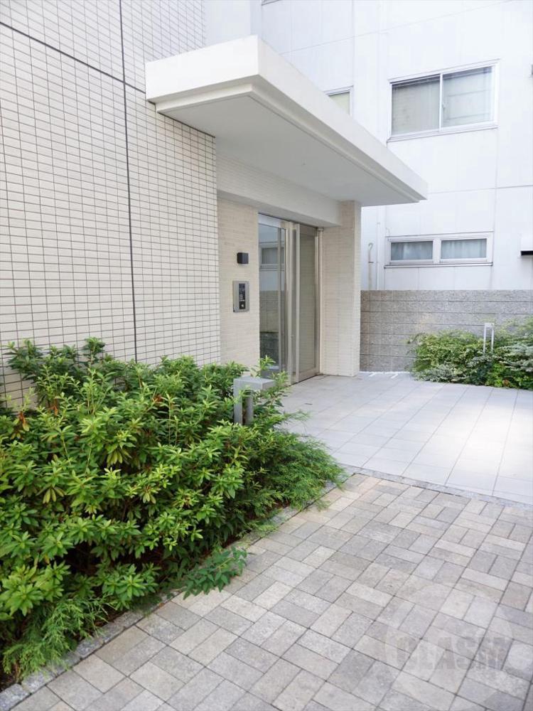 22/30 エントランス