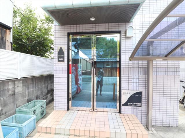 22/30 エントランス