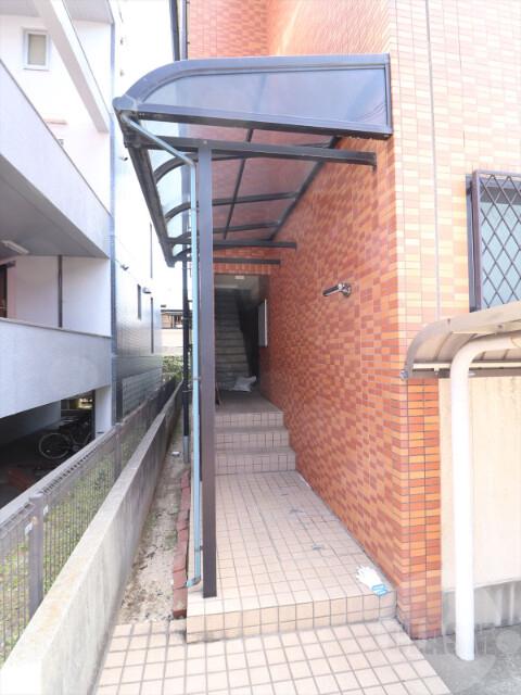 22/30 エントランス