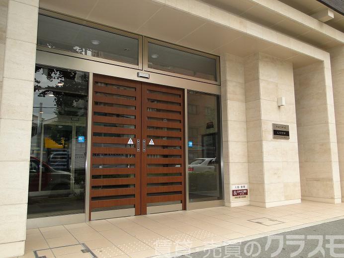 2/4 エントランス