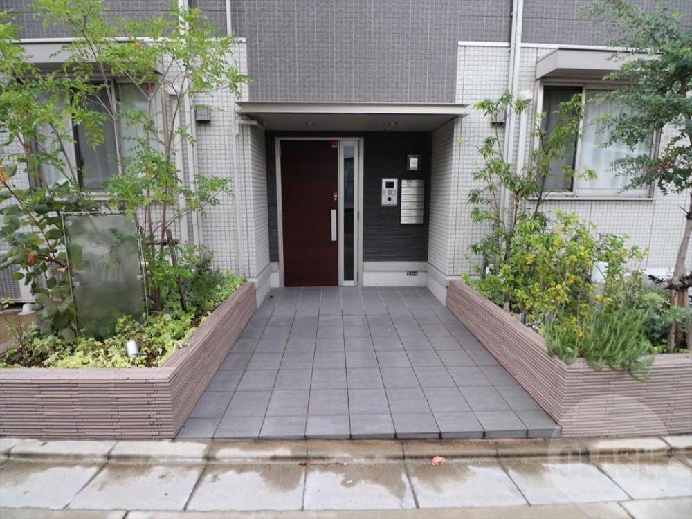 22/30 エントランス