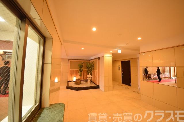 28/30 エントランス