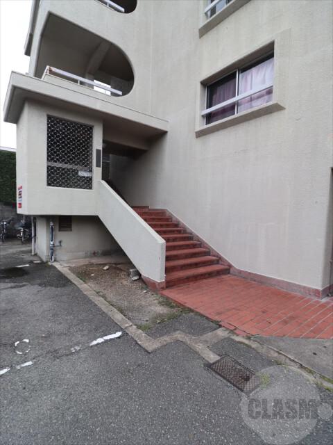 15/23 エントランス