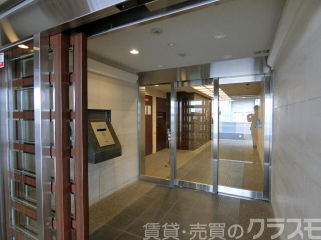 27/30 エントランス