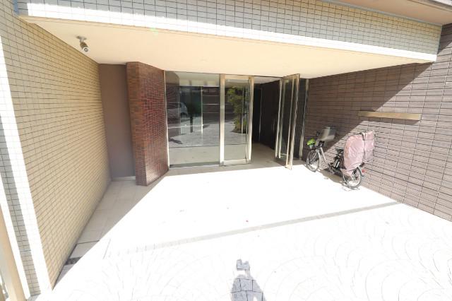 19/27 エントランス