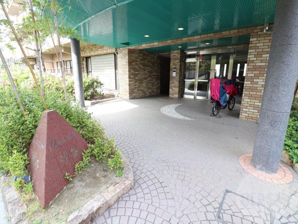 22/30 エントランス