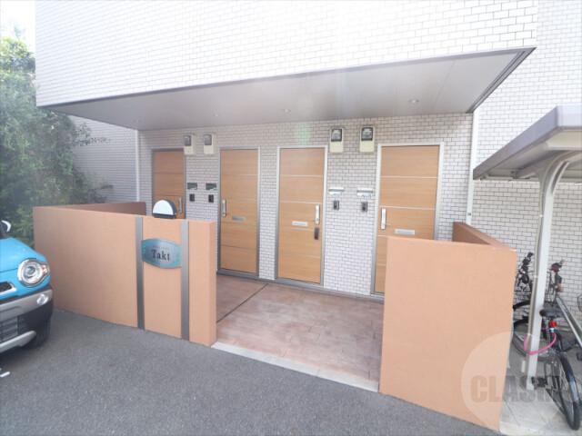 21/30 エントランス