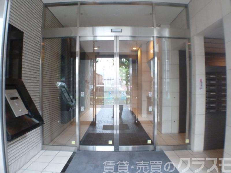 27/30 エントランス