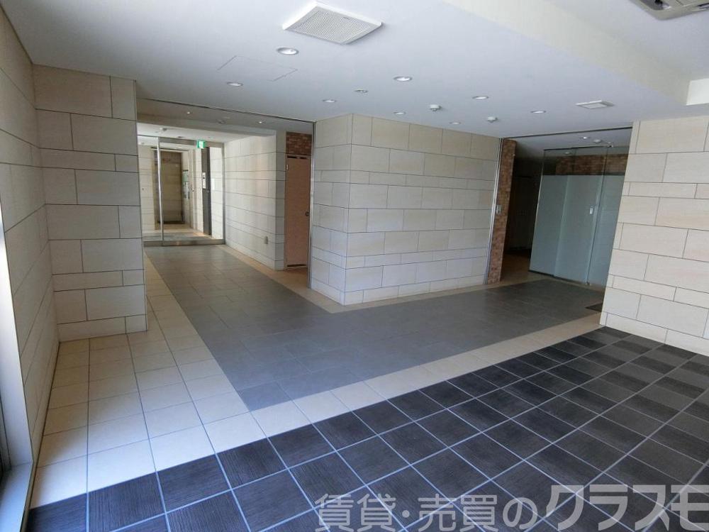 28/30 エントランス