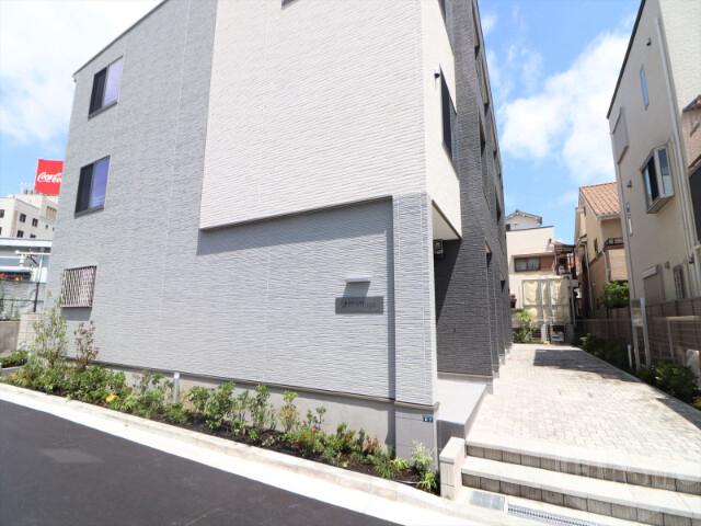 22/30 エントランス