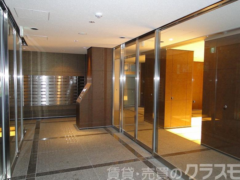 28/30 エントランス