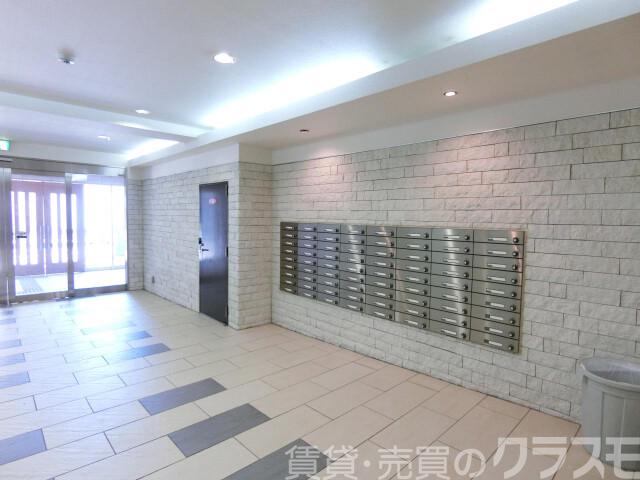 27/30 エントランス