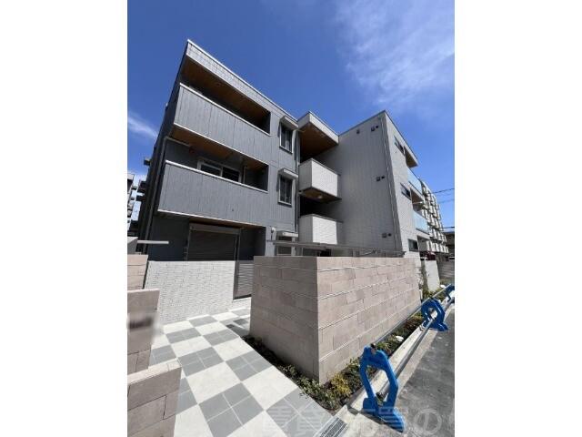 16/23 エントランス