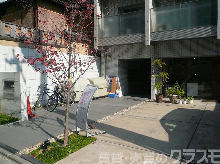 28/30 エントランス