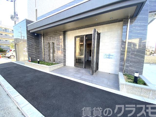 23/29 エントランス