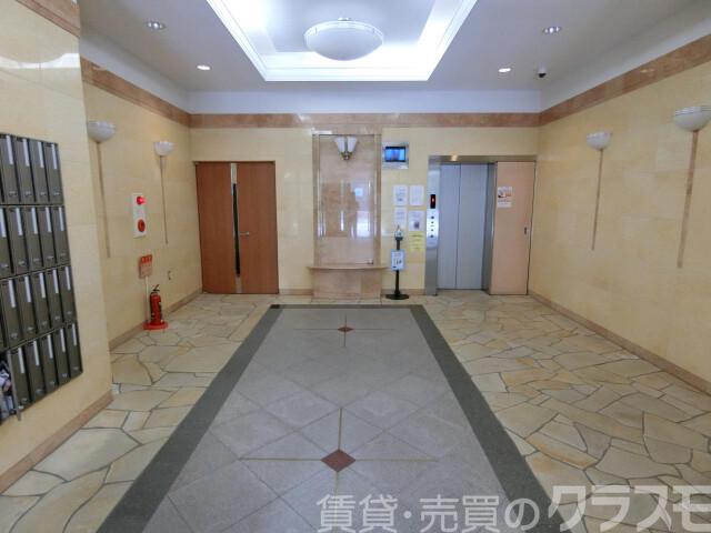 28/30 エントランス