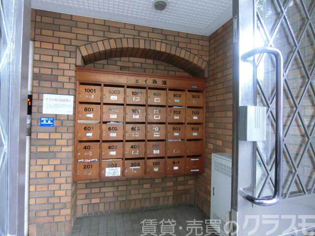 28/30 エントランス